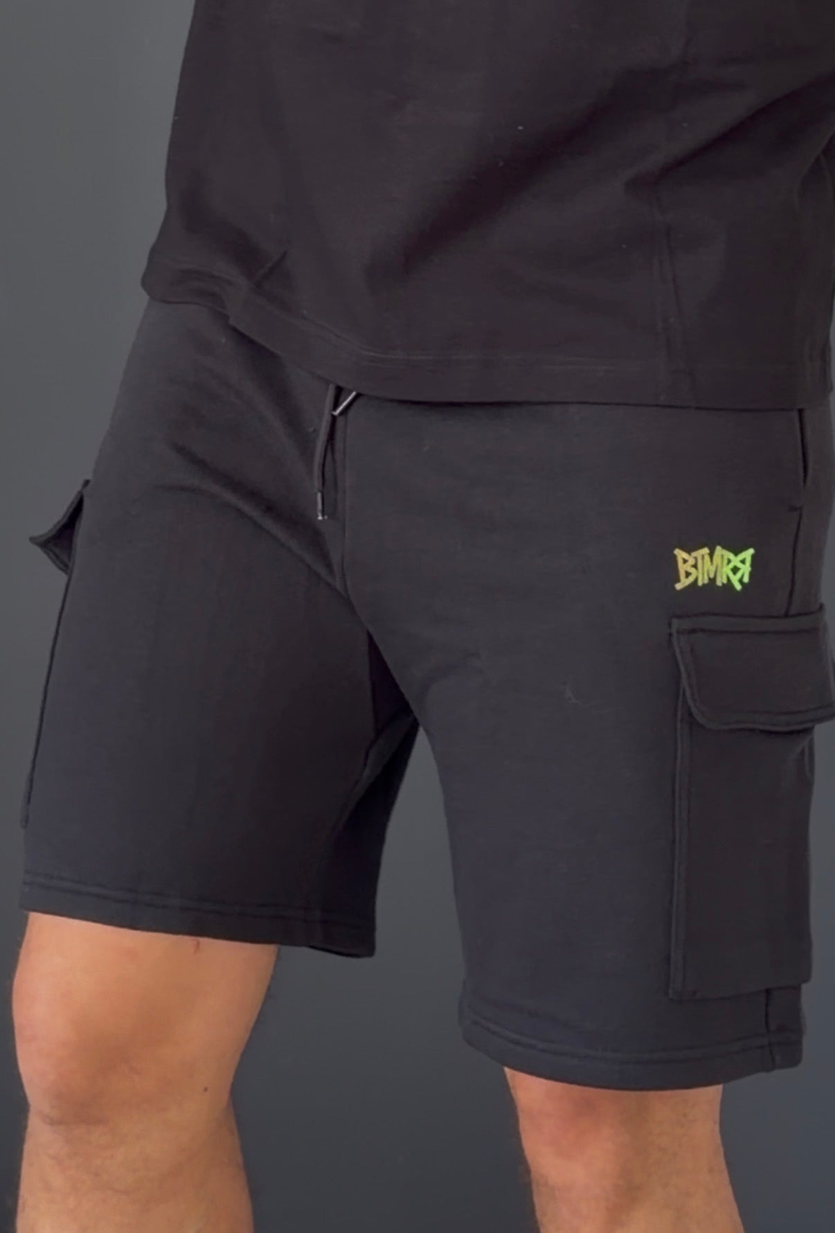 Short cargo logo relief (noir)