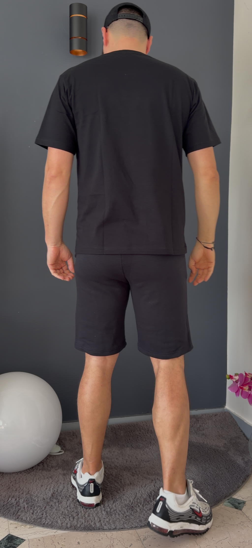 short logo relief (noir)